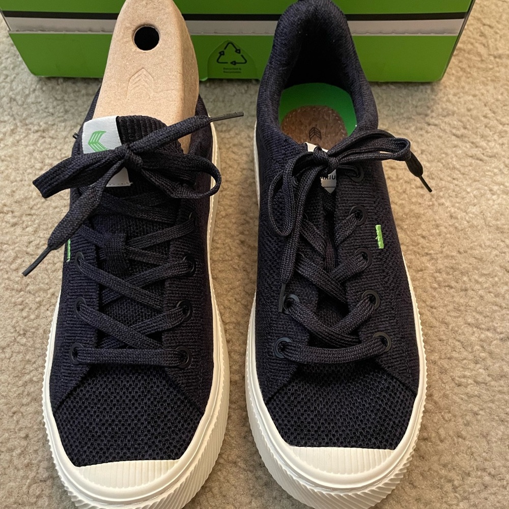 NIB Caiuma Women’s Sneakers in Navy.Size 9 1/2